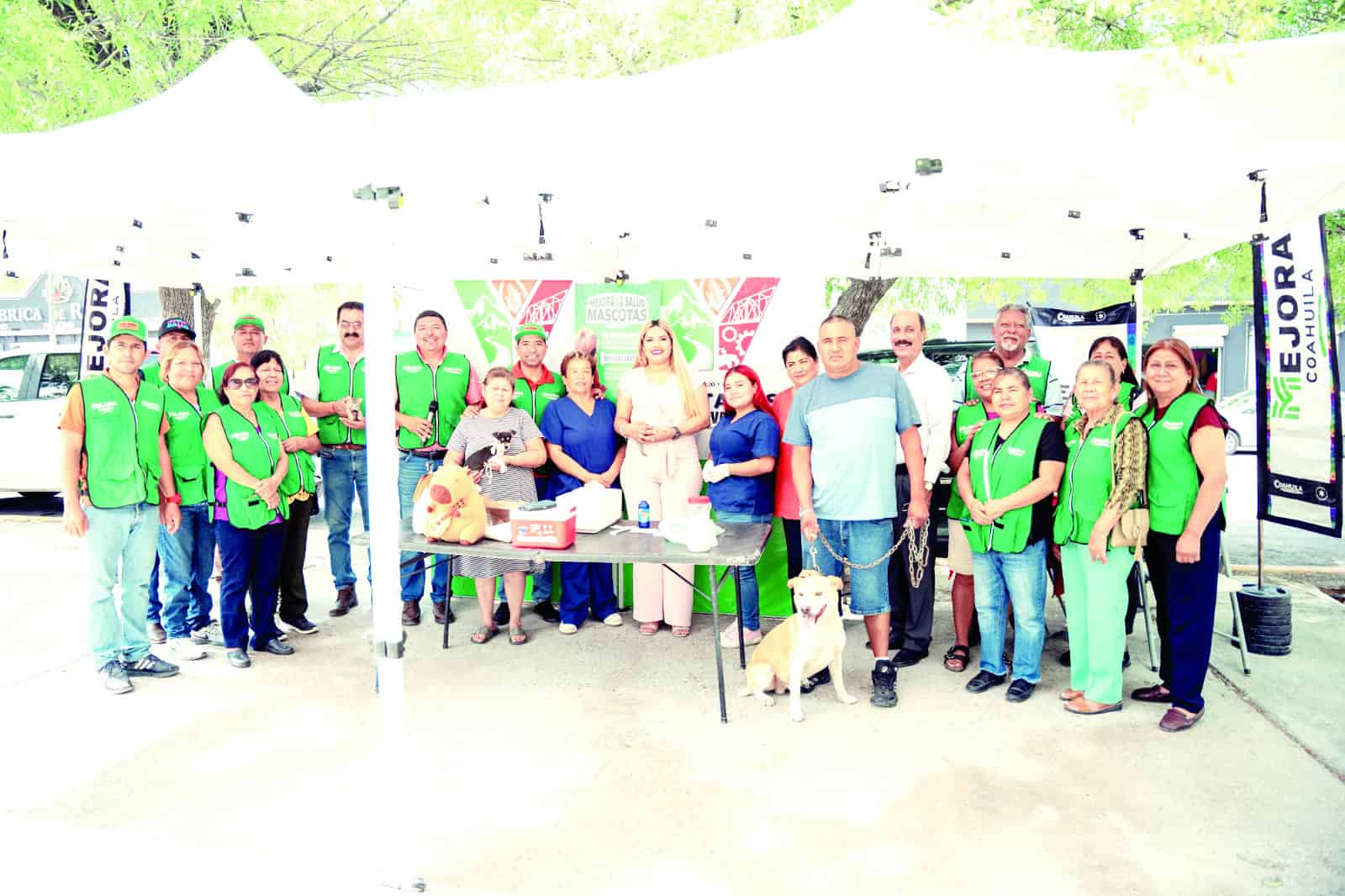 Alcaldesa Yesica Sifuentes Zamora entrega camión recolector de basura en Castaños