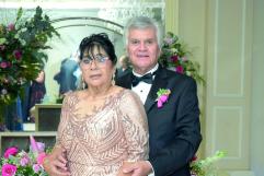 Pareja celebra 50 aniversario de matrimonio con emotiva ceremonia