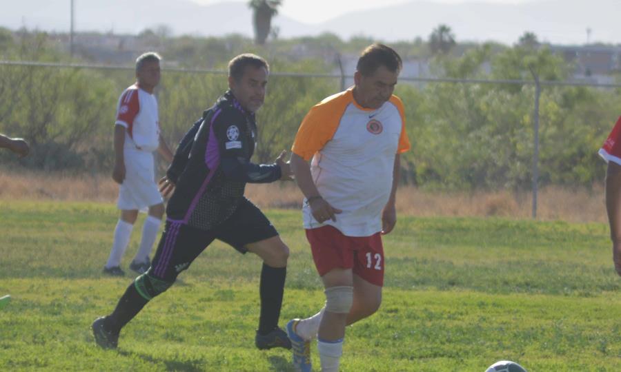 Triunfo Indiscutible del Equipo de Médicos en la Liga Mayor de Fútbol