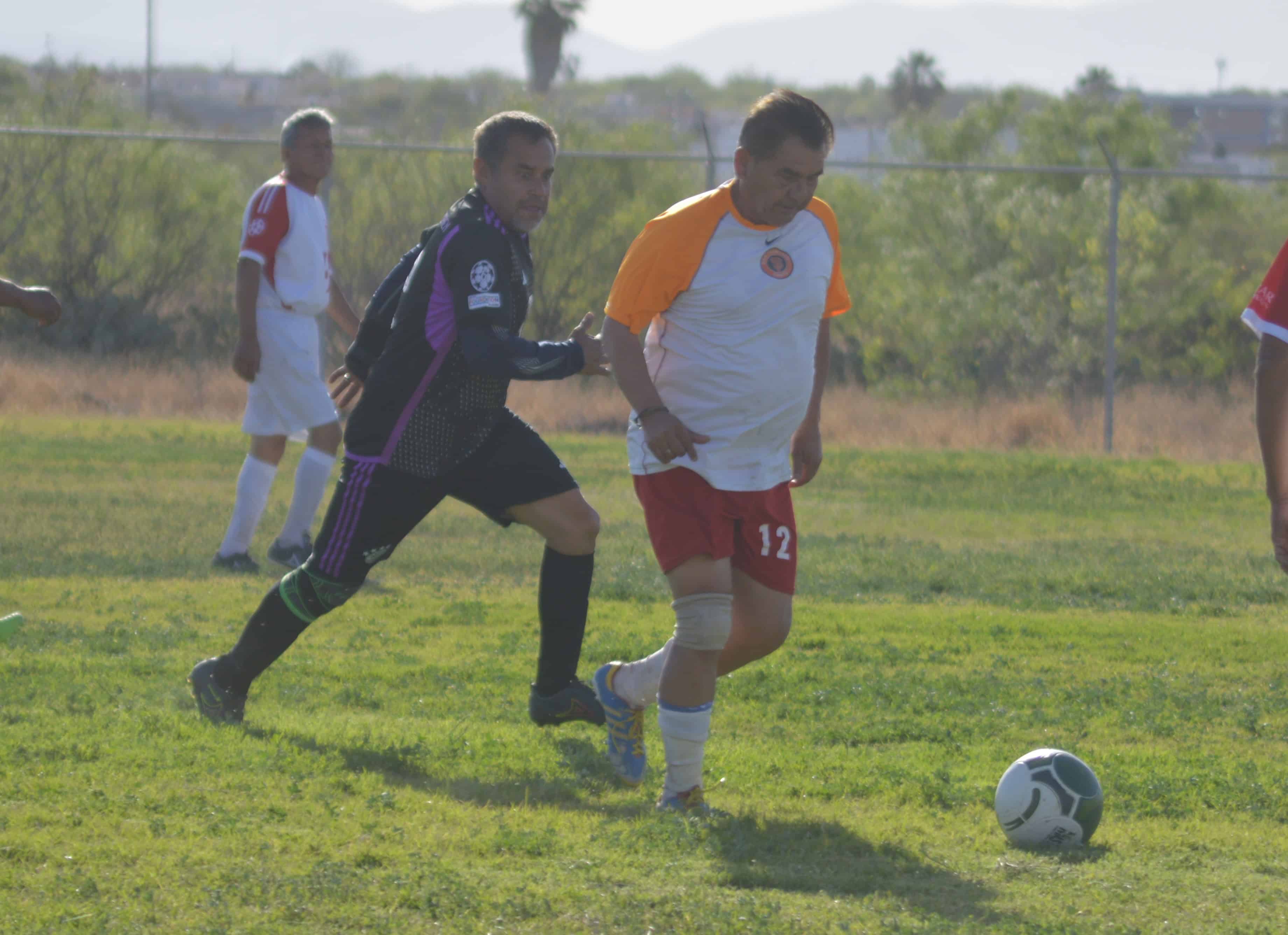 Triunfo Indiscutible del Equipo de Médicos en la Liga Mayor de Fútbol
