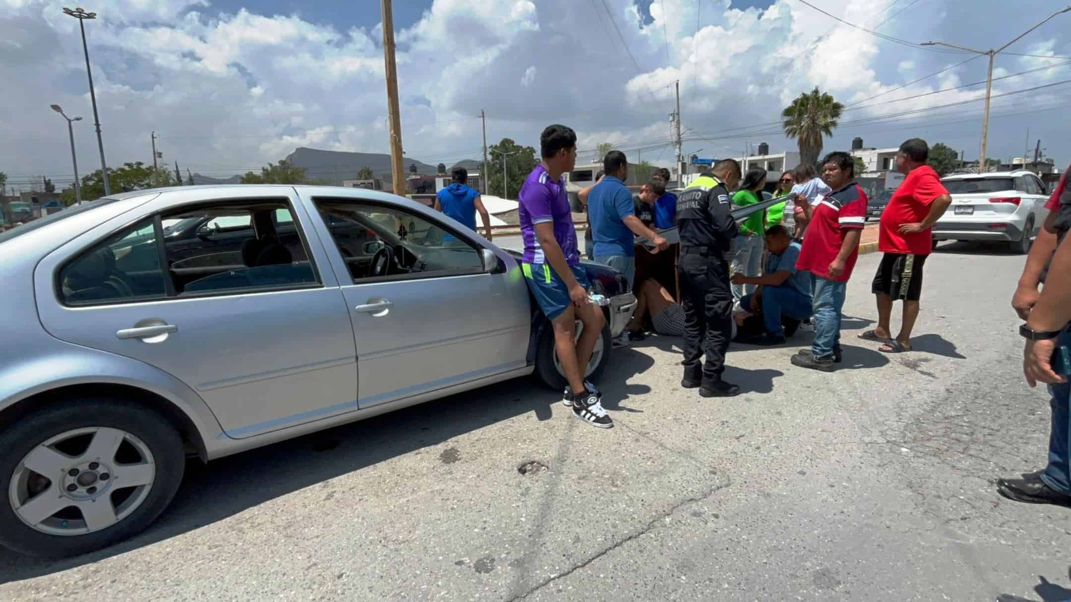 Accidente en Saltillo: Joven resulta atropellada por auto en incidente mecánico