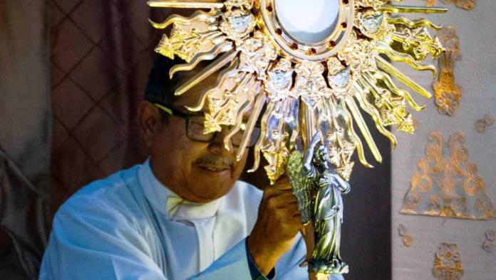 Comunidad católica en oración por recuperación del Padre Felipe Martínez