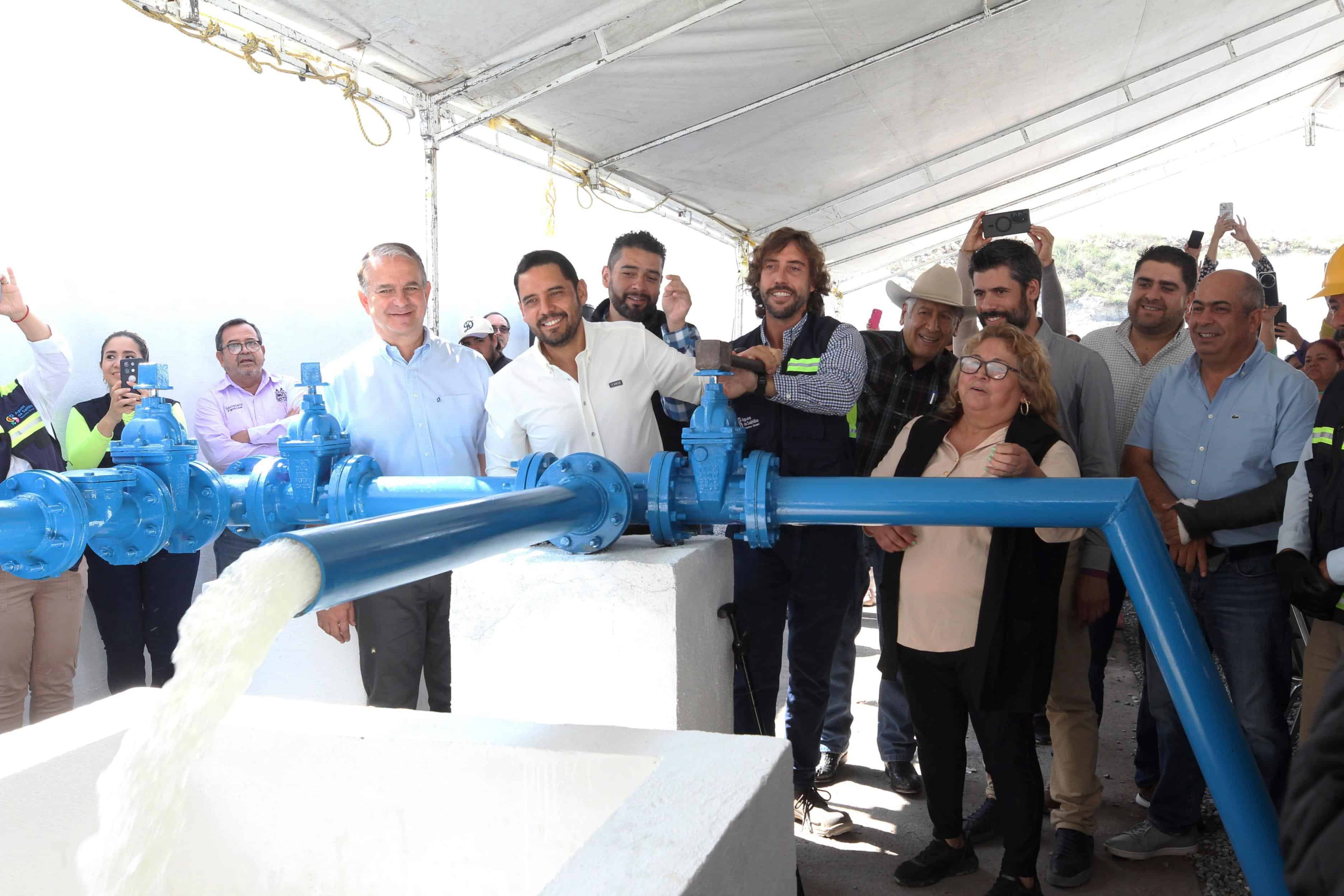 Alcalde Javier Díaz cumple promesa con Pozo de Agua en Balcones