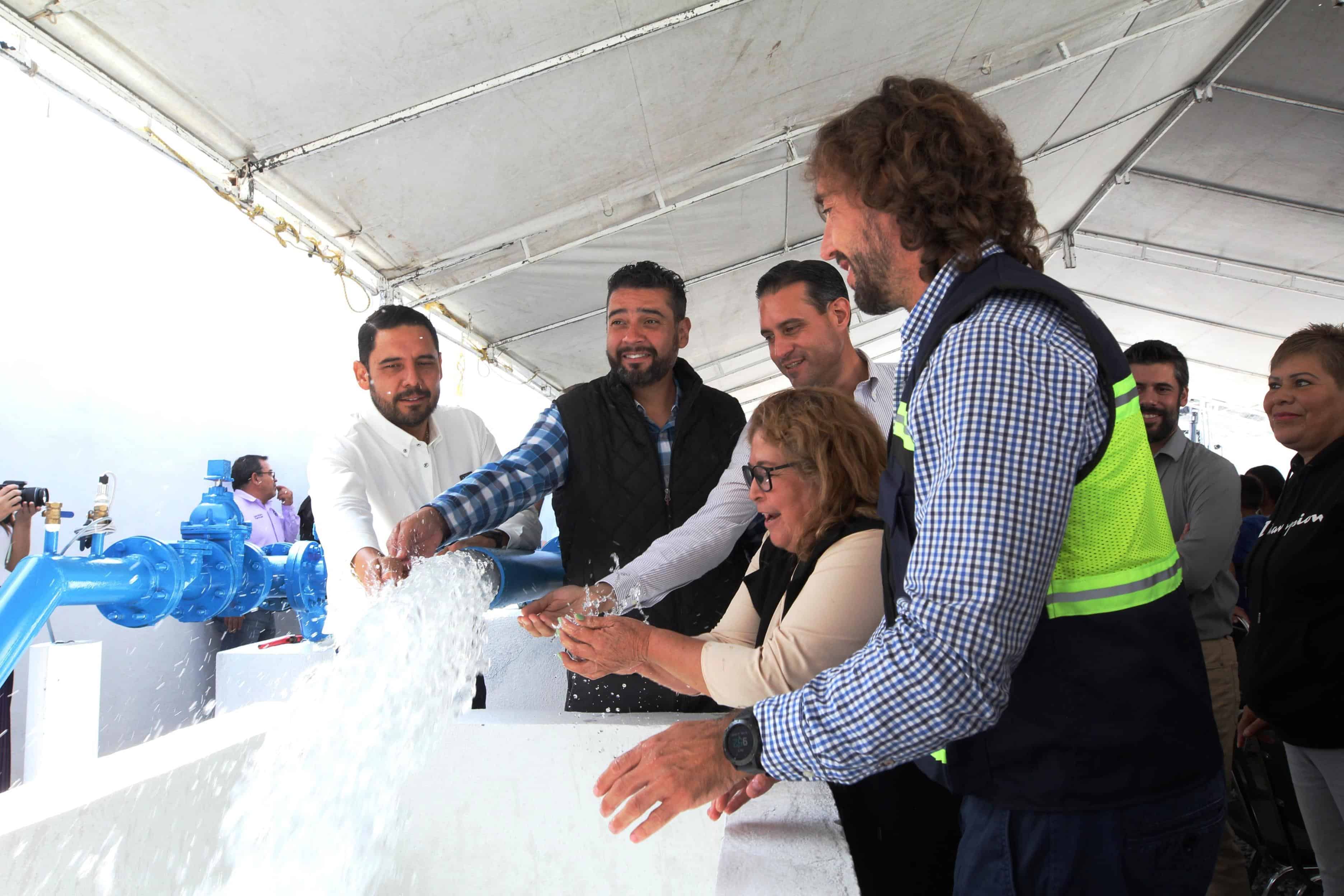 Alcalde Javier Díaz cumple promesa con Pozo de Agua en Balcones
