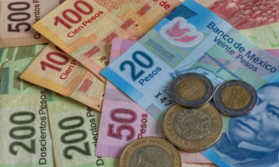 Peso Mexicano se Devalúa Frente al Dólar a 18.67 Pesos
