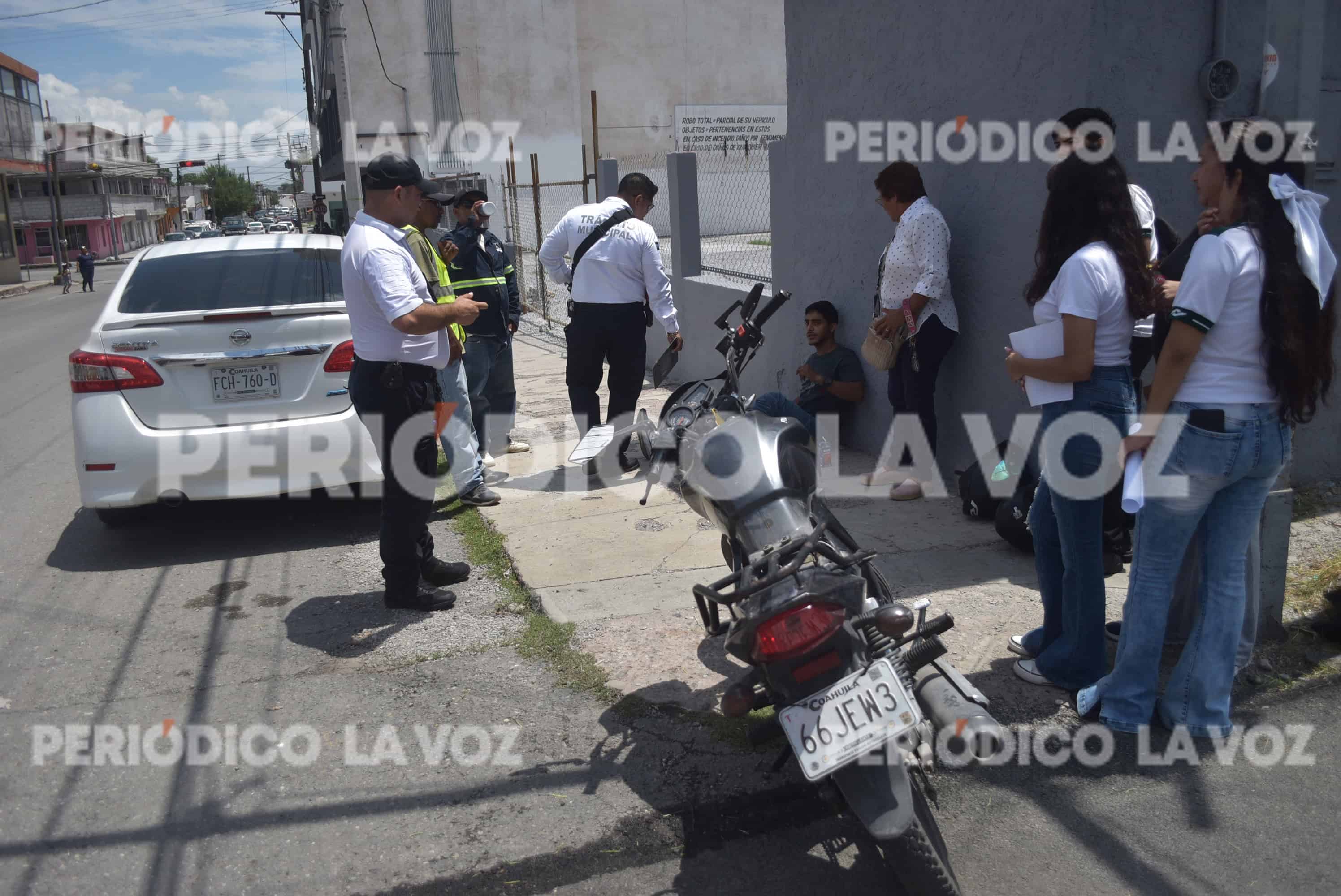 Conductora de Nissan Versa Provoca Accidente Vial en Monclova