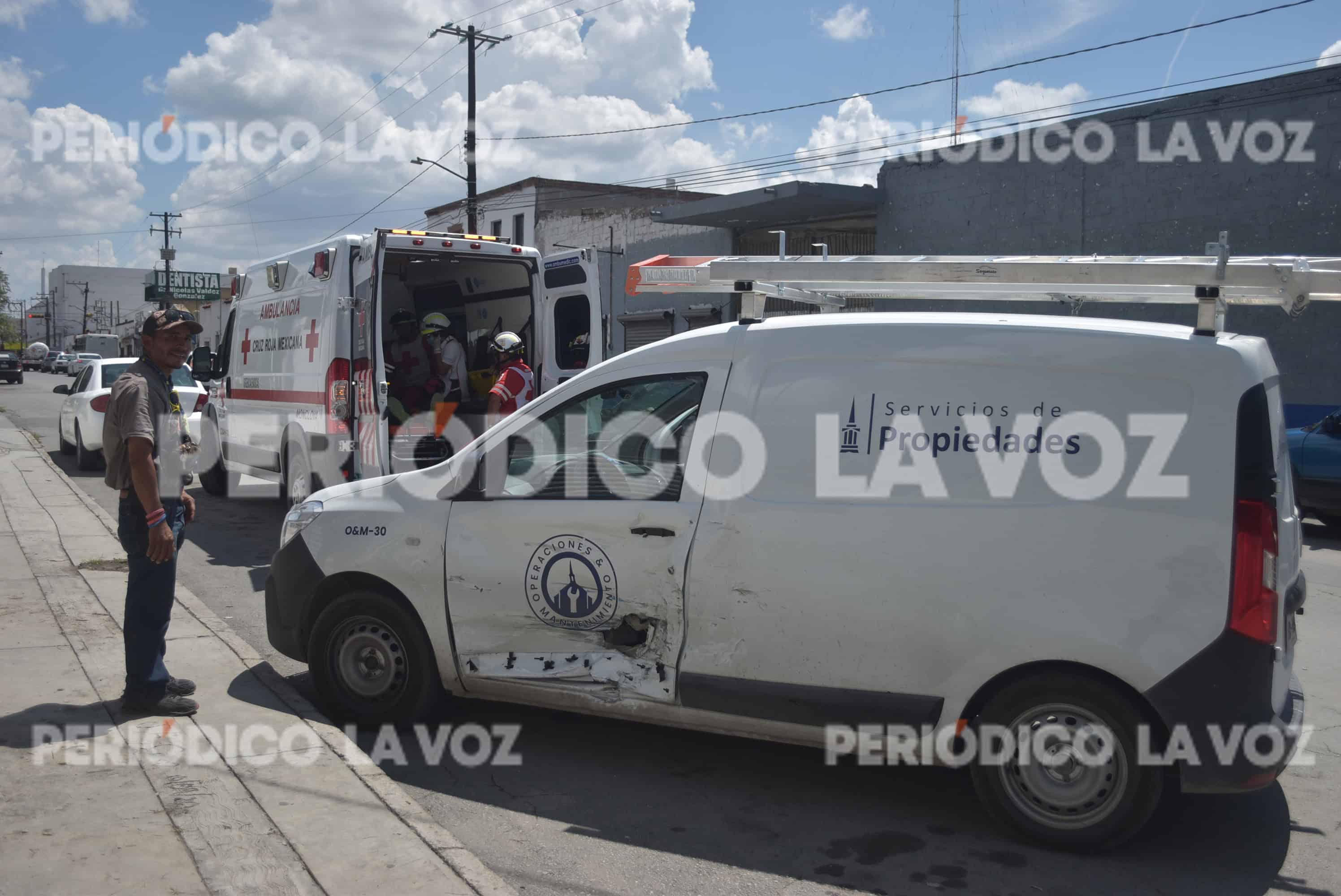 Accidente en cruce de calles de Monclova moviliza a servicios de emergencia