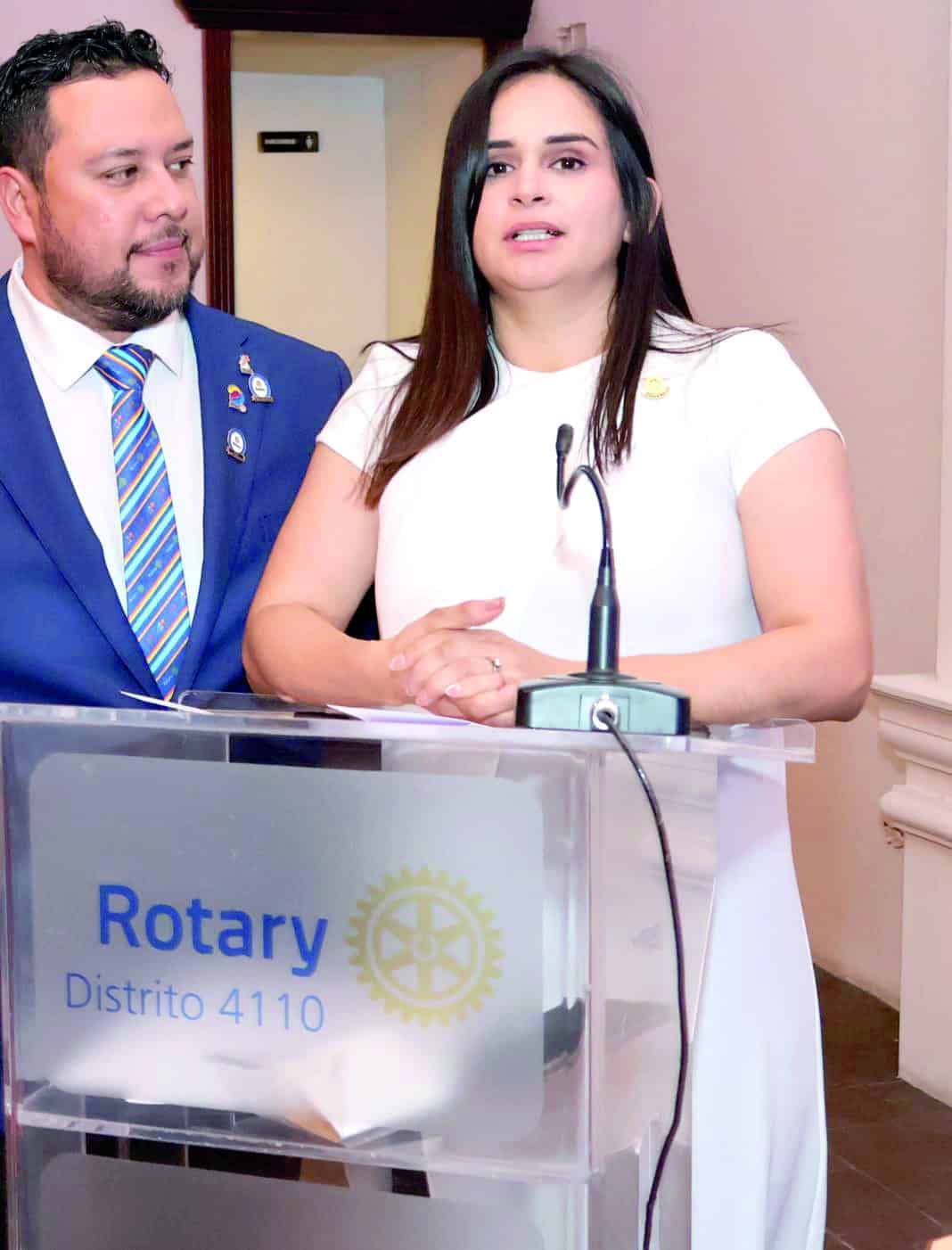 Carlos Alberto Celestino y su esposa asumen liderazgo en el Club Rotario