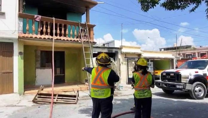 Cuerpo de Bomberos controla incendio en Colonia Nogalera de Saltillo