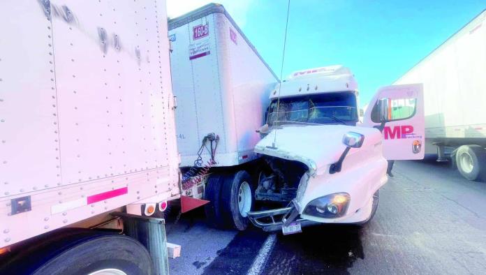 Nuevo choque de tractocamiones en Los Chorros de la Carretera Federal 57