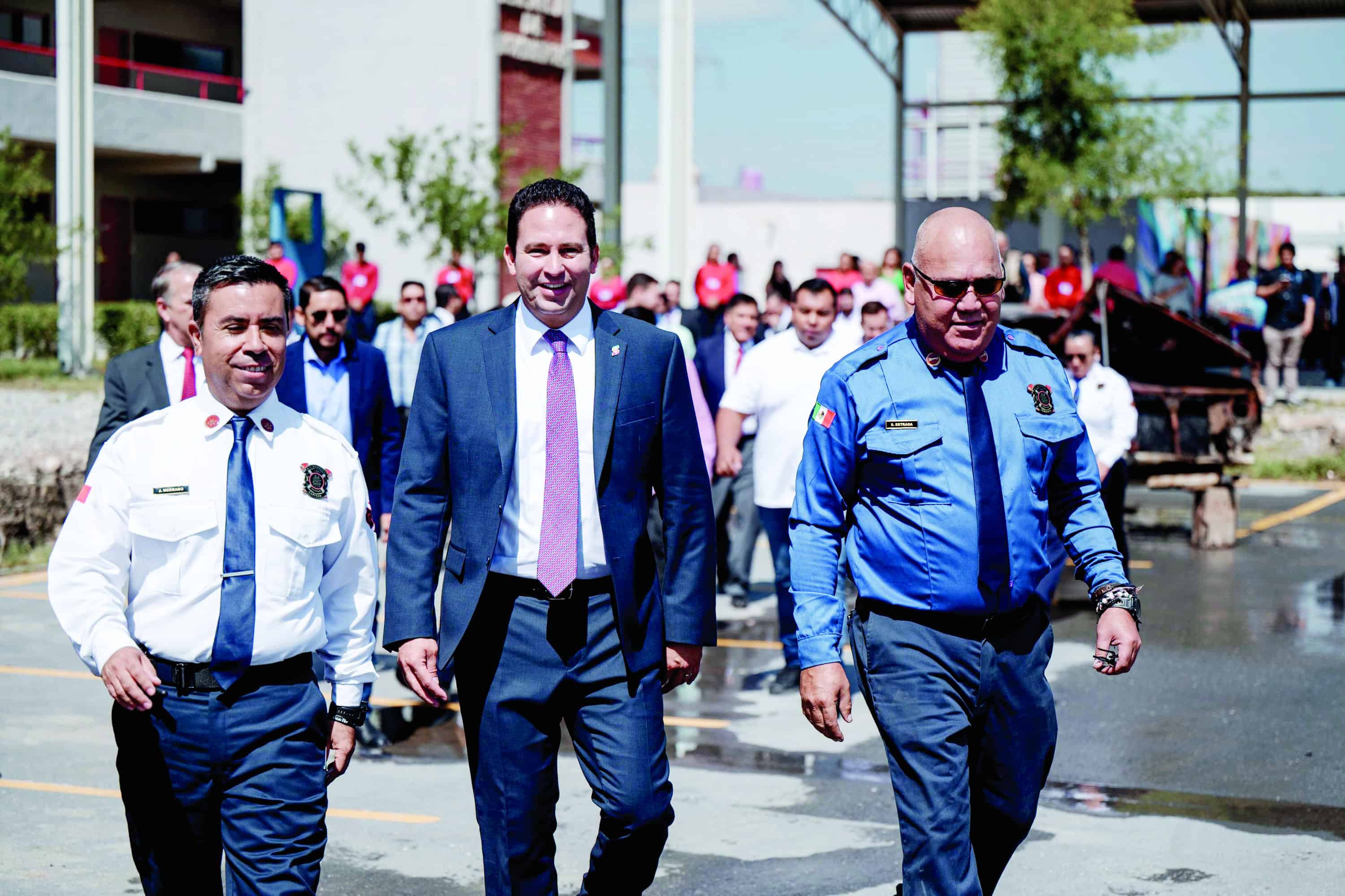 Alcalde de Saltillo reconoce a Bomberos en Graduación