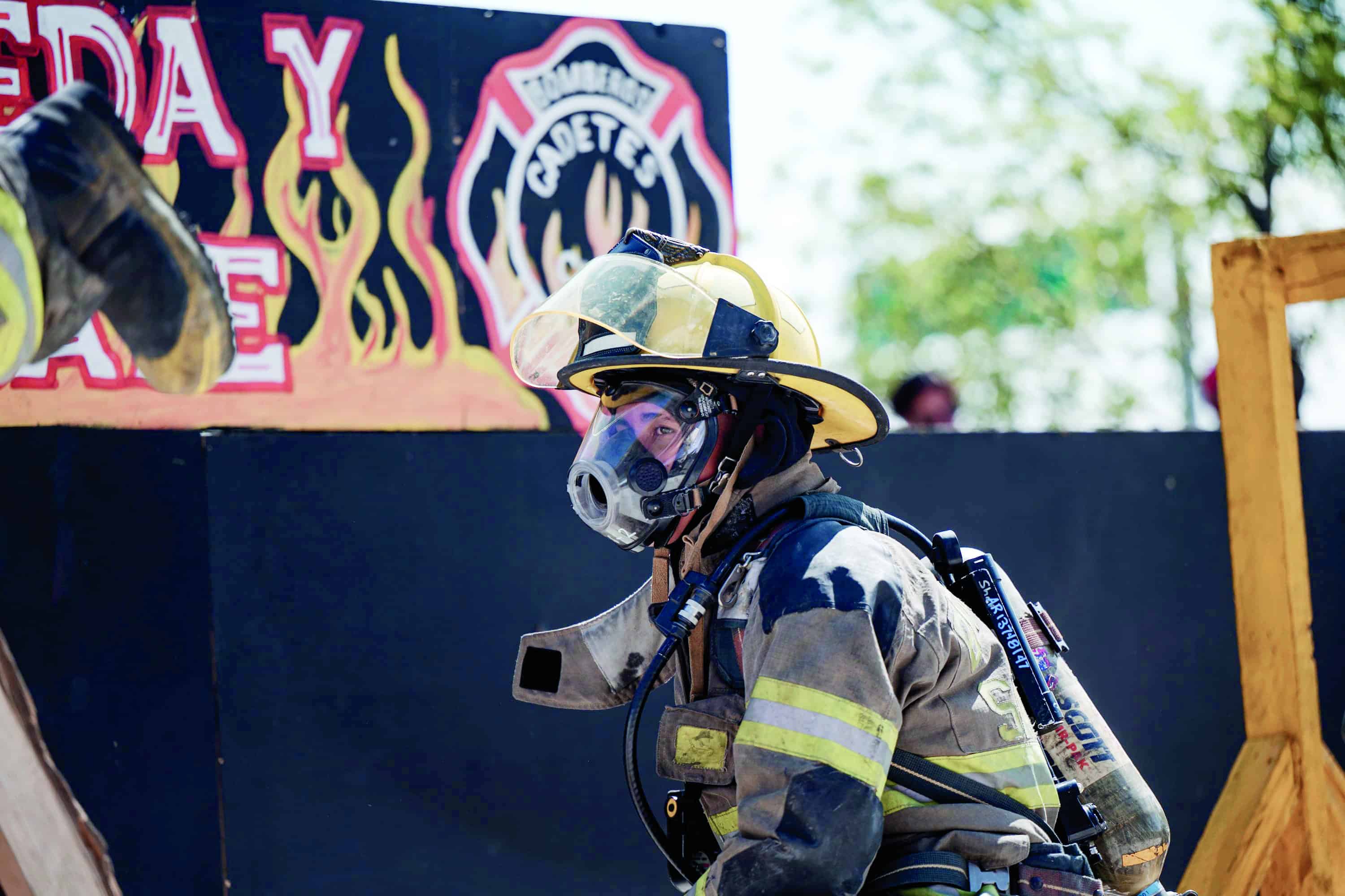 Alcalde de Saltillo reconoce a Bomberos en Graduación