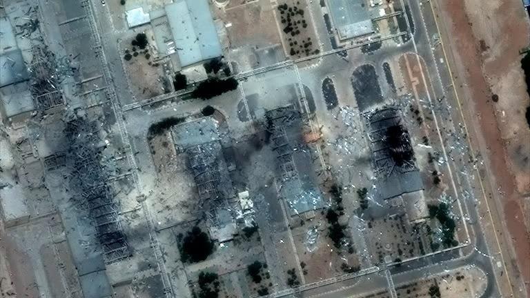 Irán mantiene uranio enriquecido en sitios bombardeados por EE. UU.