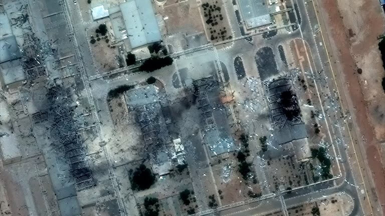 Irán mantiene uranio enriquecido en sitios bombardeados por EE. UU.