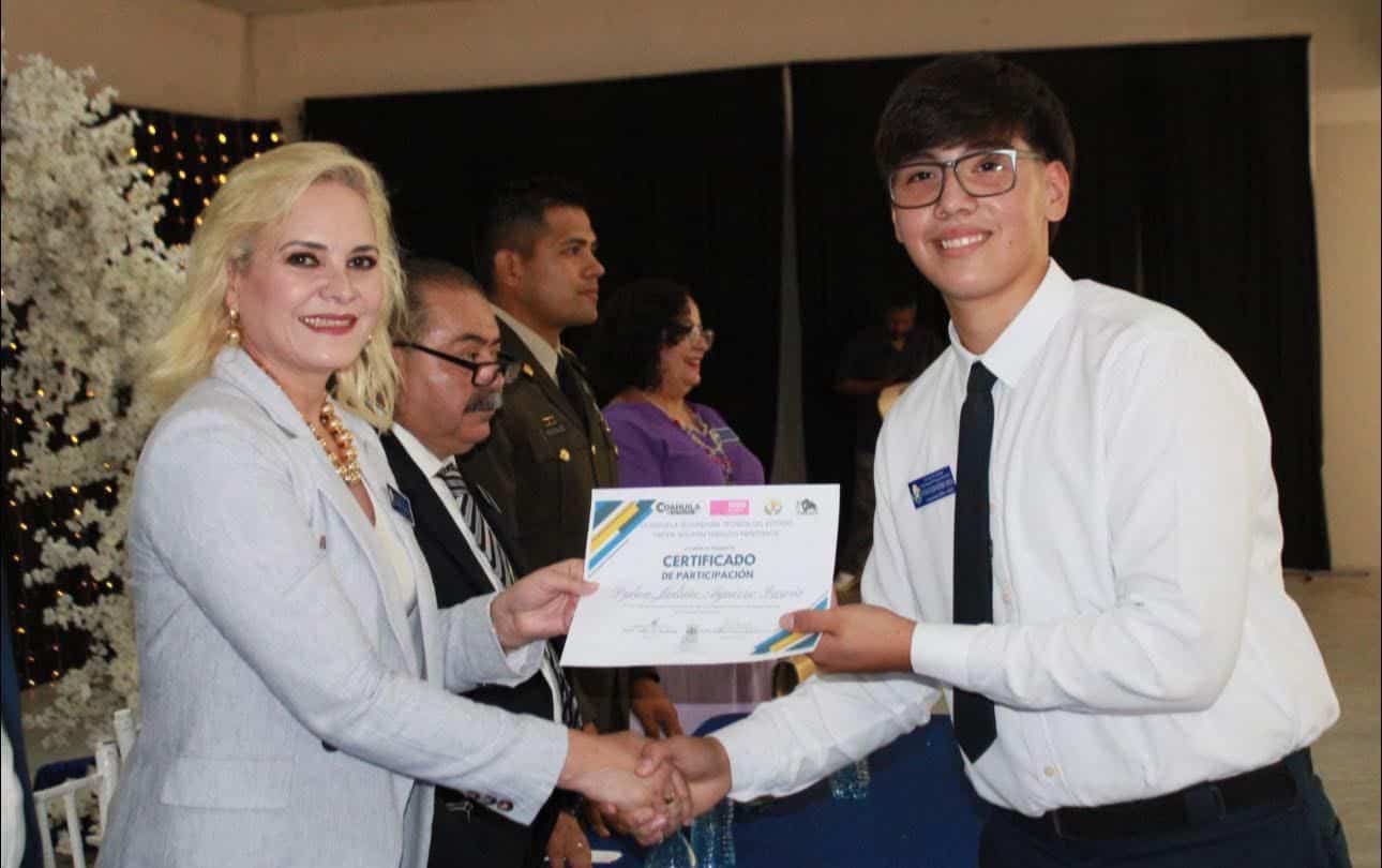 Laura Jiménez Amadrina Graduación de Alumnos en Múzquiz