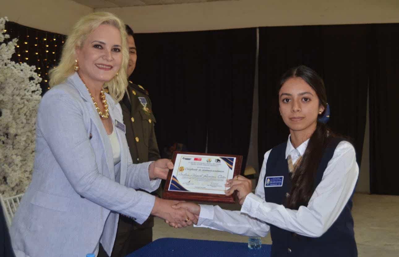 Laura Jiménez Amadrina Graduación de Alumnos en Múzquiz