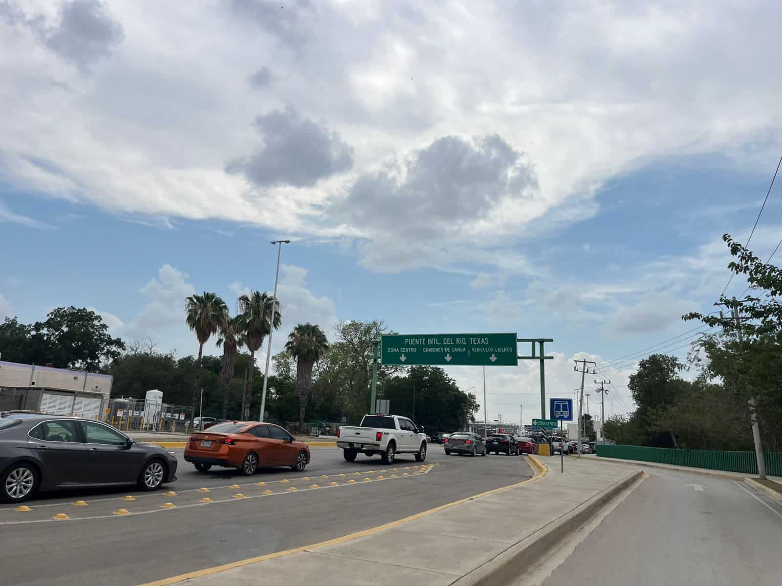 Largas Filas en Puente Internacional por Incremento de Cruce Vehicular