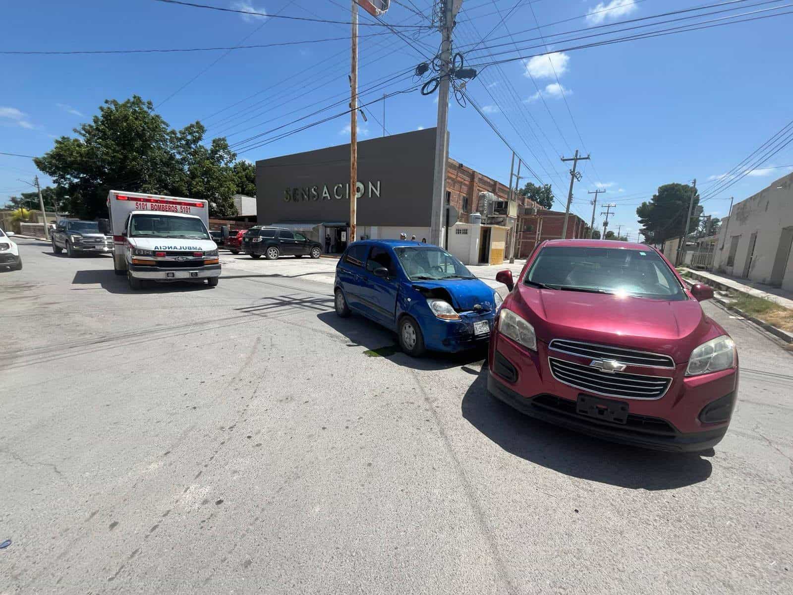 Chocan en pleno centro de Allende y movilizan a rescatistas 
