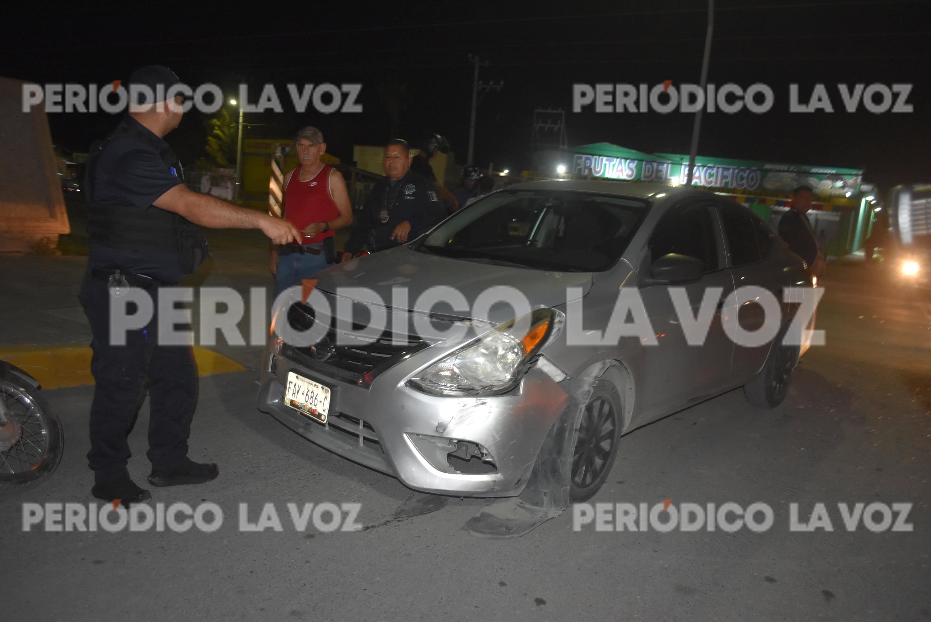 Adulto mayor impacta a motociclista en accidente vial