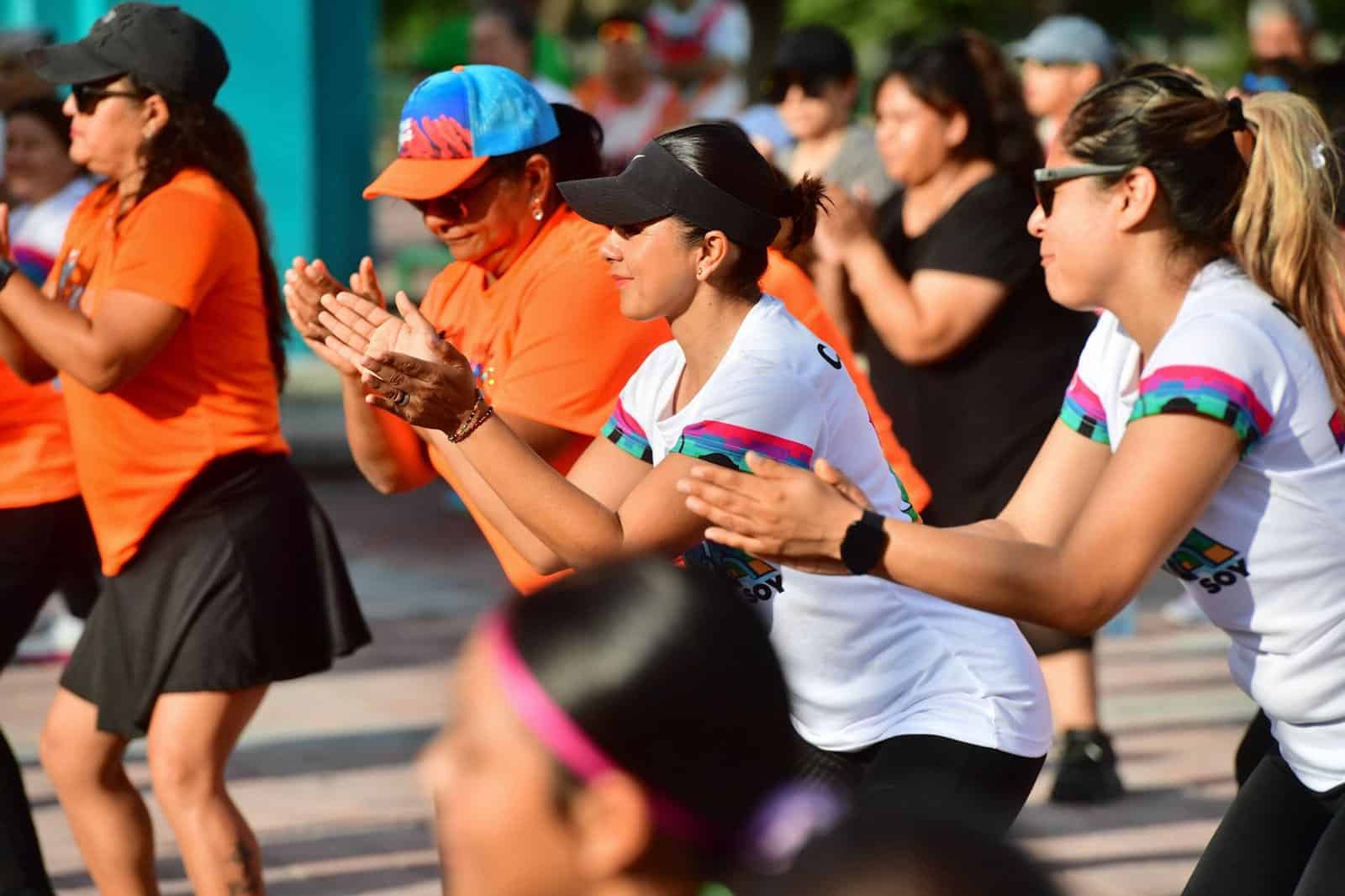 Corredores se preparan en el segundo warm up rumbo al Medio Maratón Monclova 2025