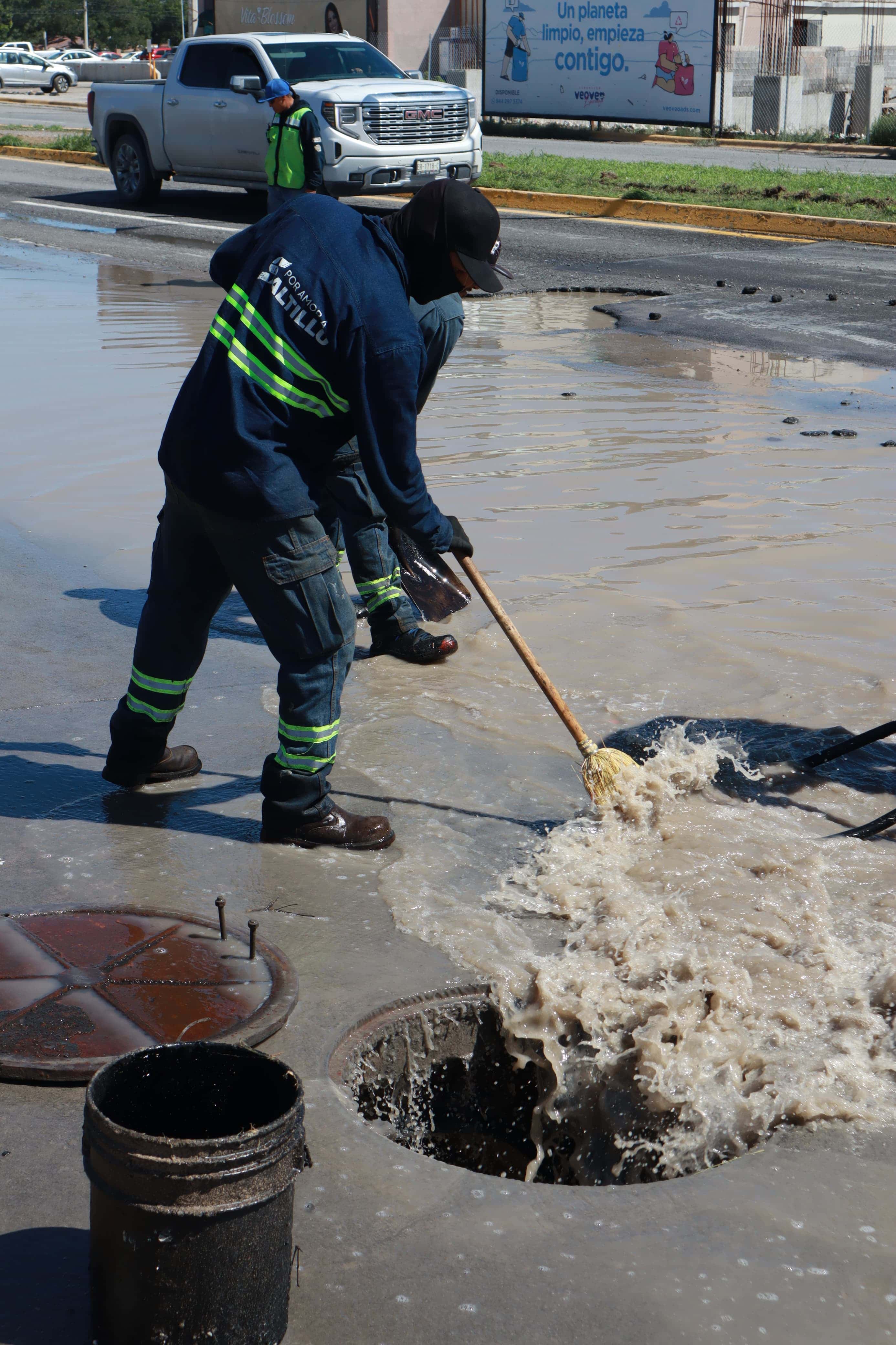 Trabajos de desazolve y mejoras en seguridad vial en Saltillo para garantizar un tránsito seguro