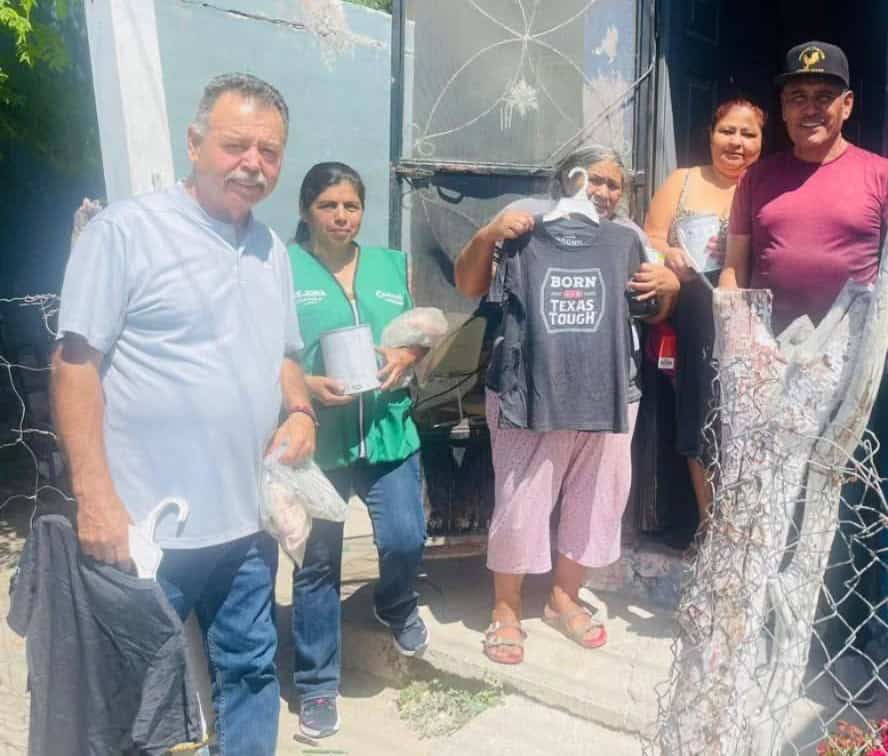 Llevan apoyos a familias de la colonia Santa Rita