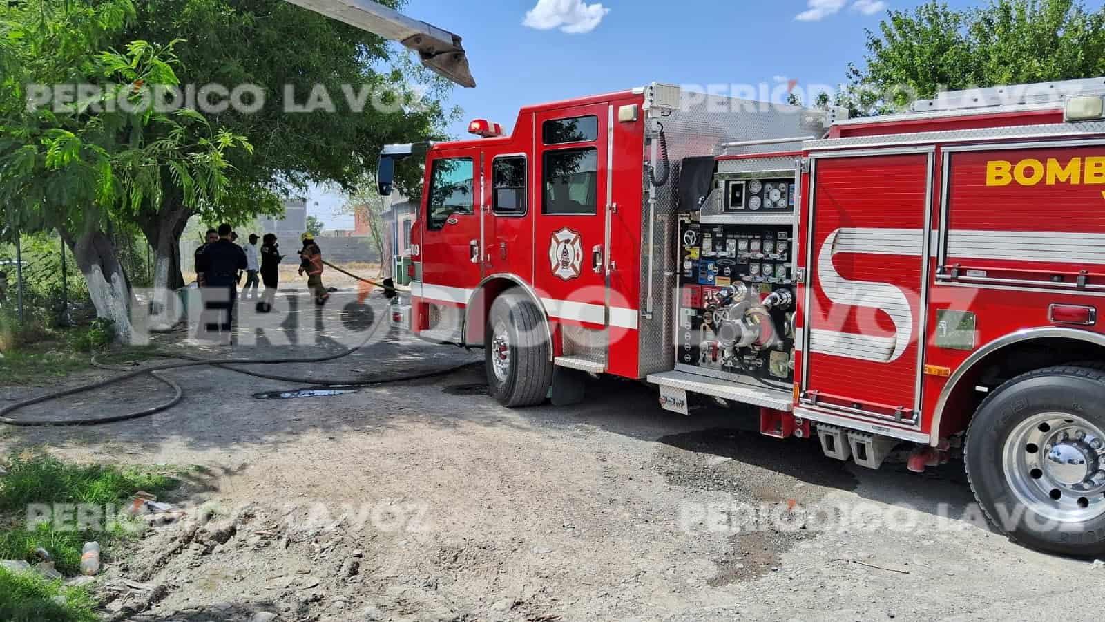 Vecinos alertan sobre llamas en casa en construcción de la colonia Regidores