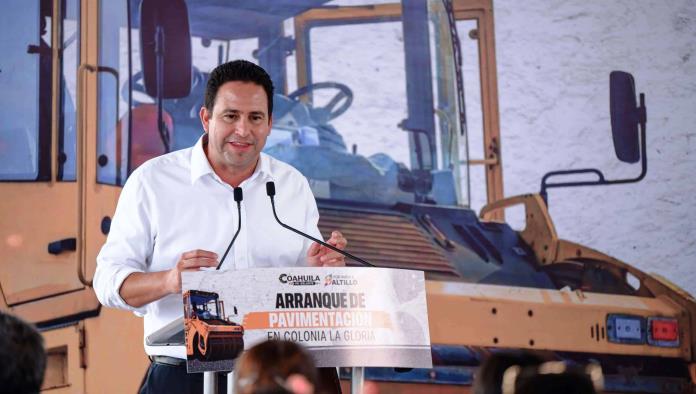 Alcalde Javier Díaz inicia obras de pavimentación en La Gloria, Saltillo