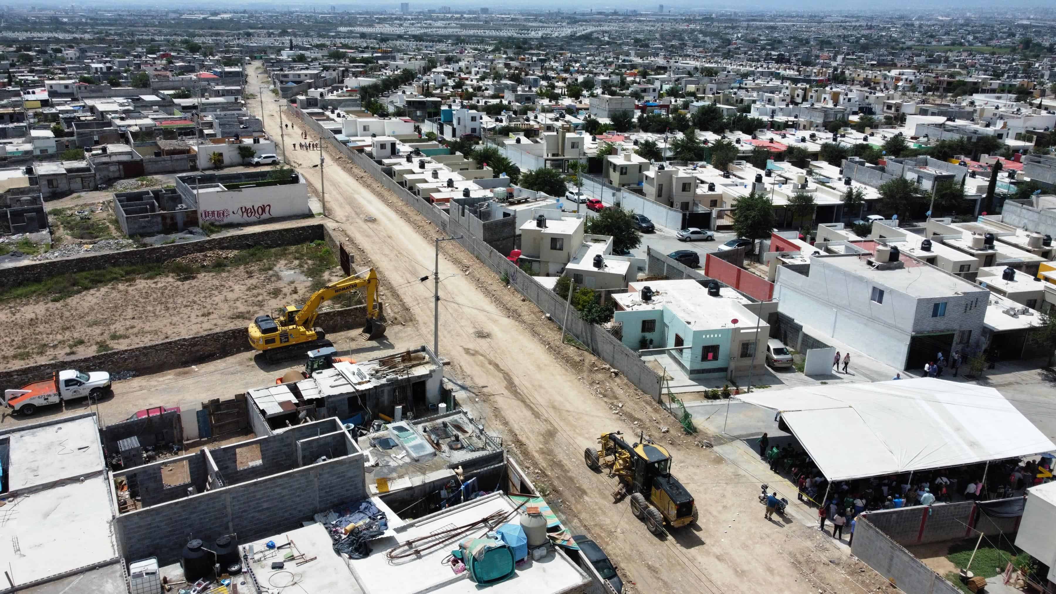 Alcalde Javier Díaz inicia obras de pavimentación en La Gloria, Saltillo