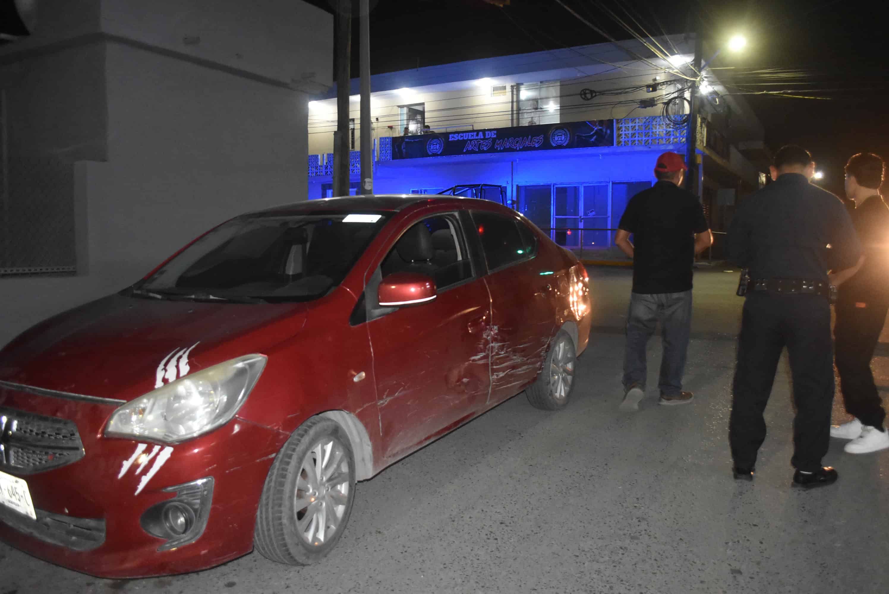 Se vuela rojo  y causa choque en pleno Centro