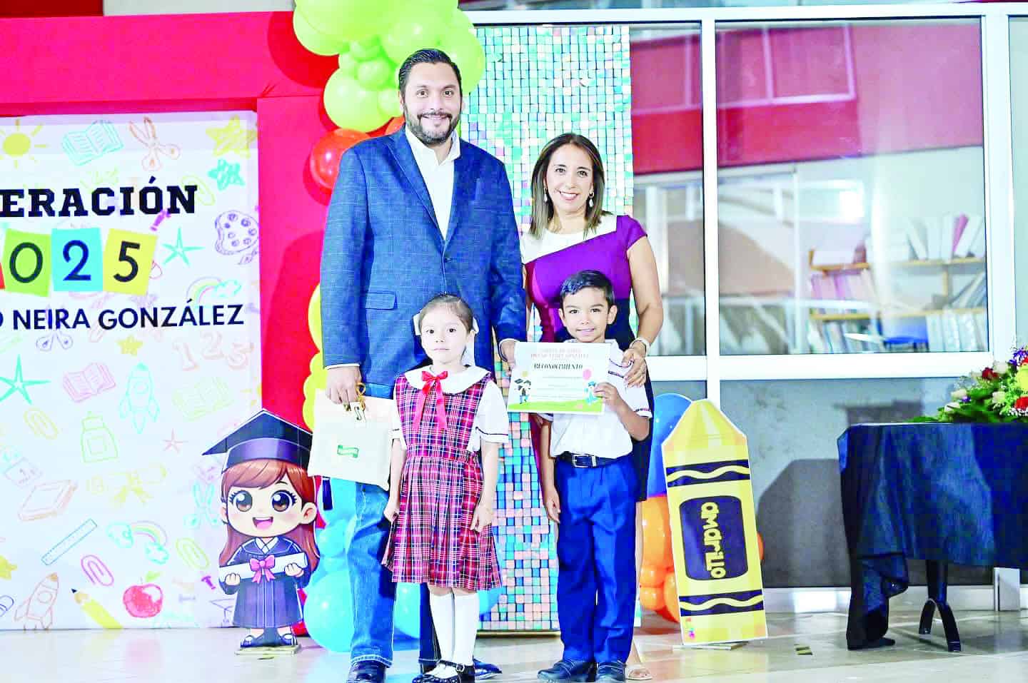 Reconoce Carlos V. esfuerzo de estudiantes