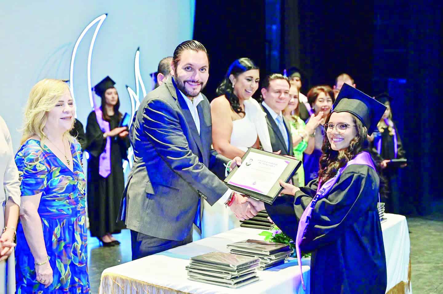 Carlos Villarreal destaca compromiso educativo en Monclova