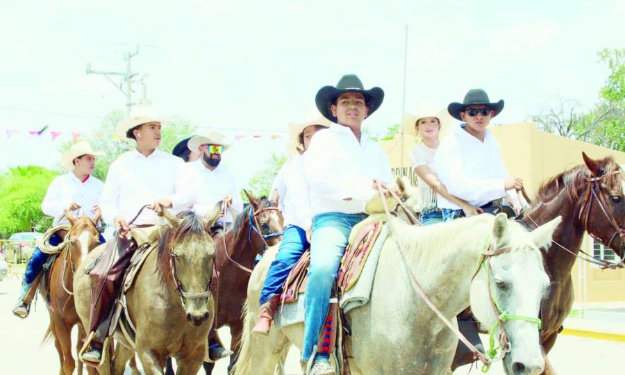 Celebra Rancherías su tradicional cabalgata