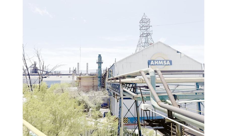 Gobernador de Coahuila busca solución para trabajadores de AHMSA