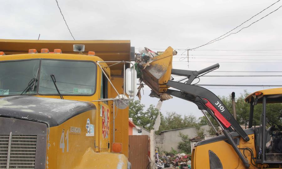 Unidad recolectora de basura en operación en Frontera a pesar de fallas en camiones
