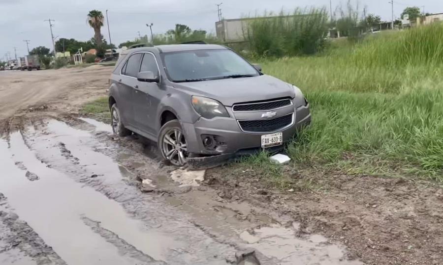 Vecinos Alertan a Autoridades por Vehículo Abandonado en Arroyo de Sabinas
