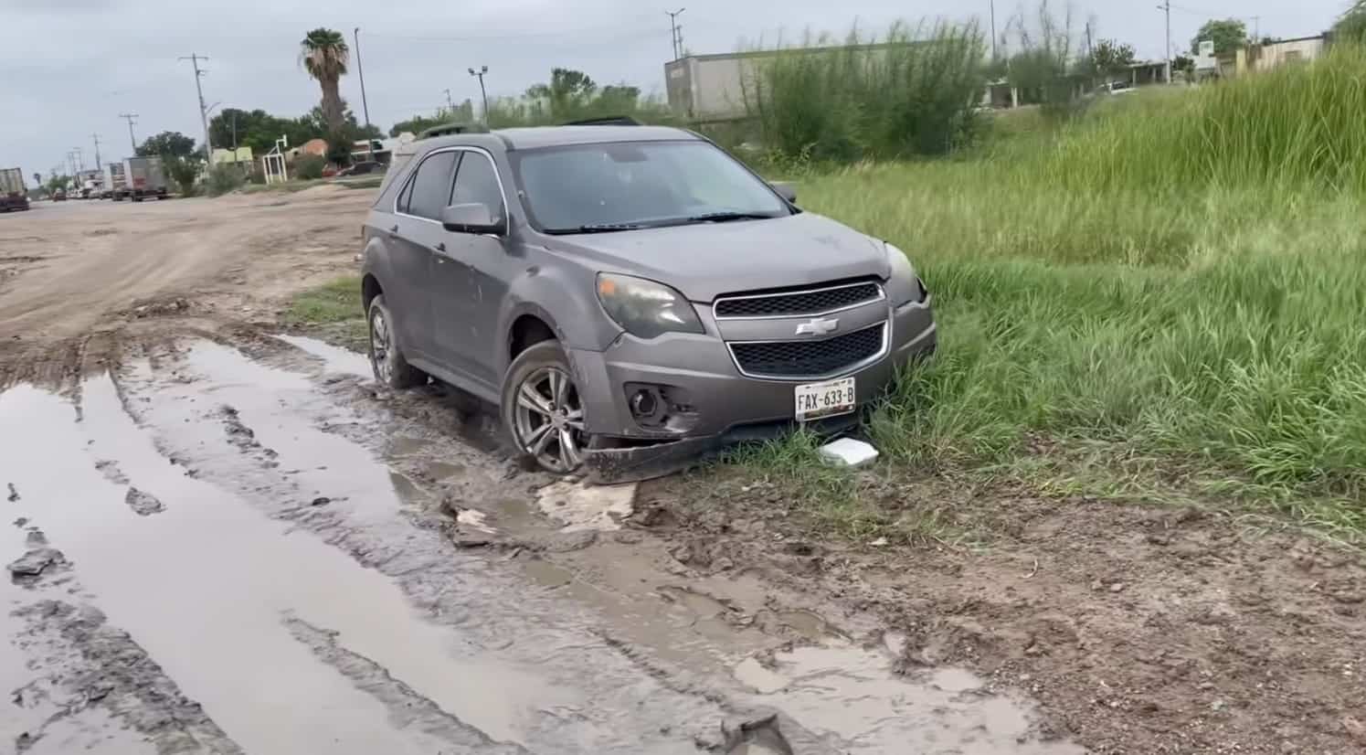 Vecinos Alertan a Autoridades por Vehículo Abandonado en Arroyo de Sabinas