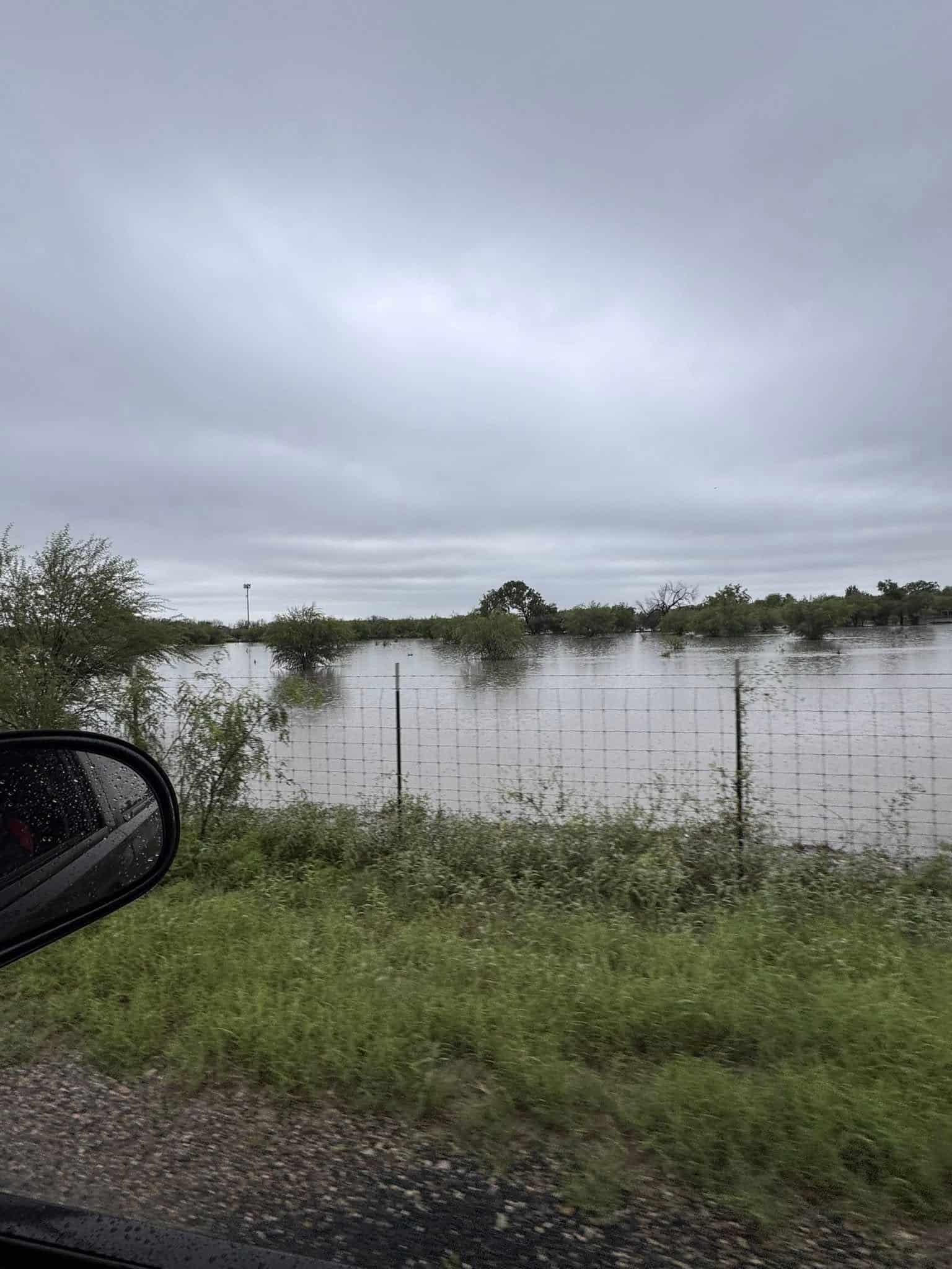 Inundaciones Azotan el Norte de Maverick