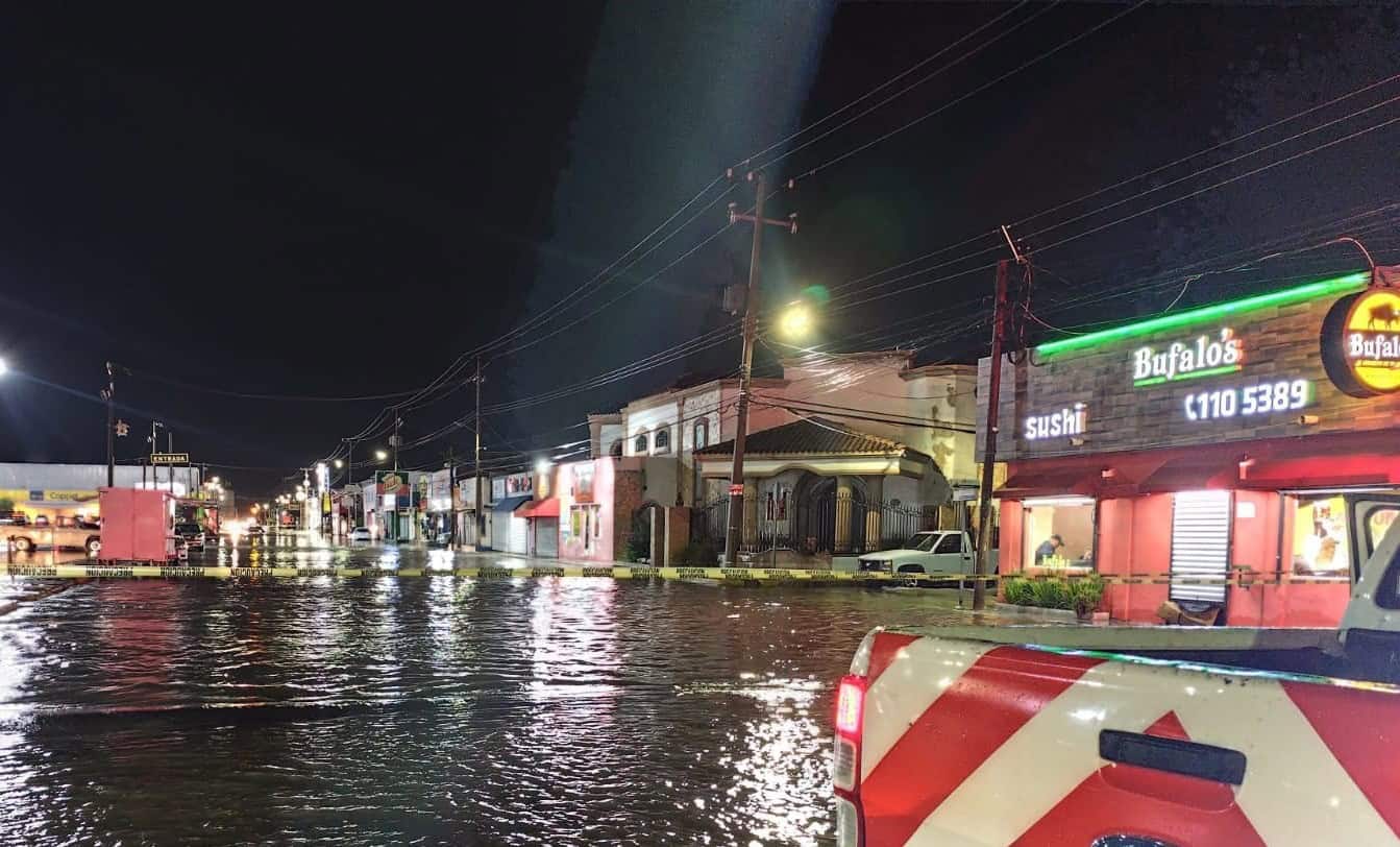 Protección Civil y Bomberos de Monclova brindan apoyo inmediato a familias en riesgo por lluvias