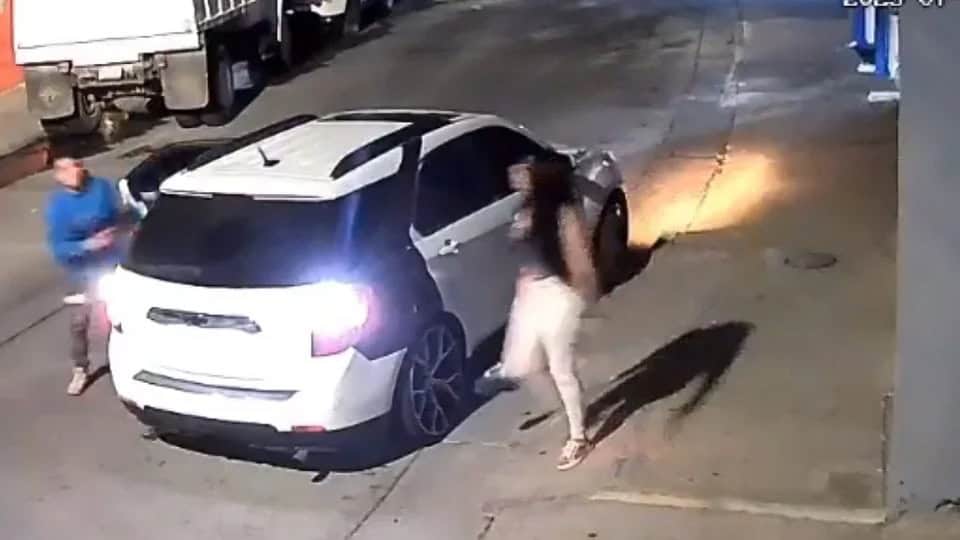 Graban momento en que hombre quita la vida a su expareja