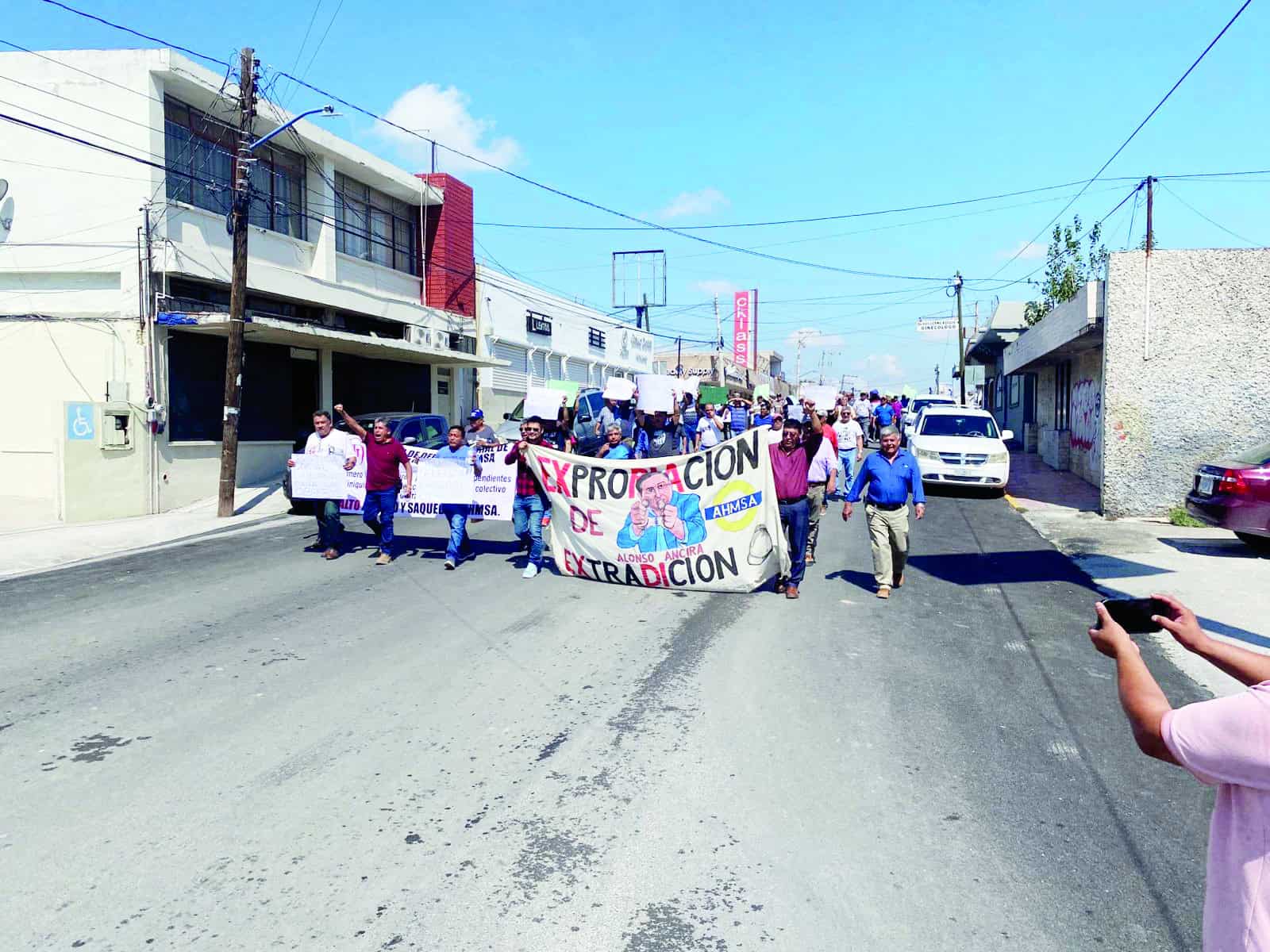"Se los dije... es un hijo de su reverenda madre"