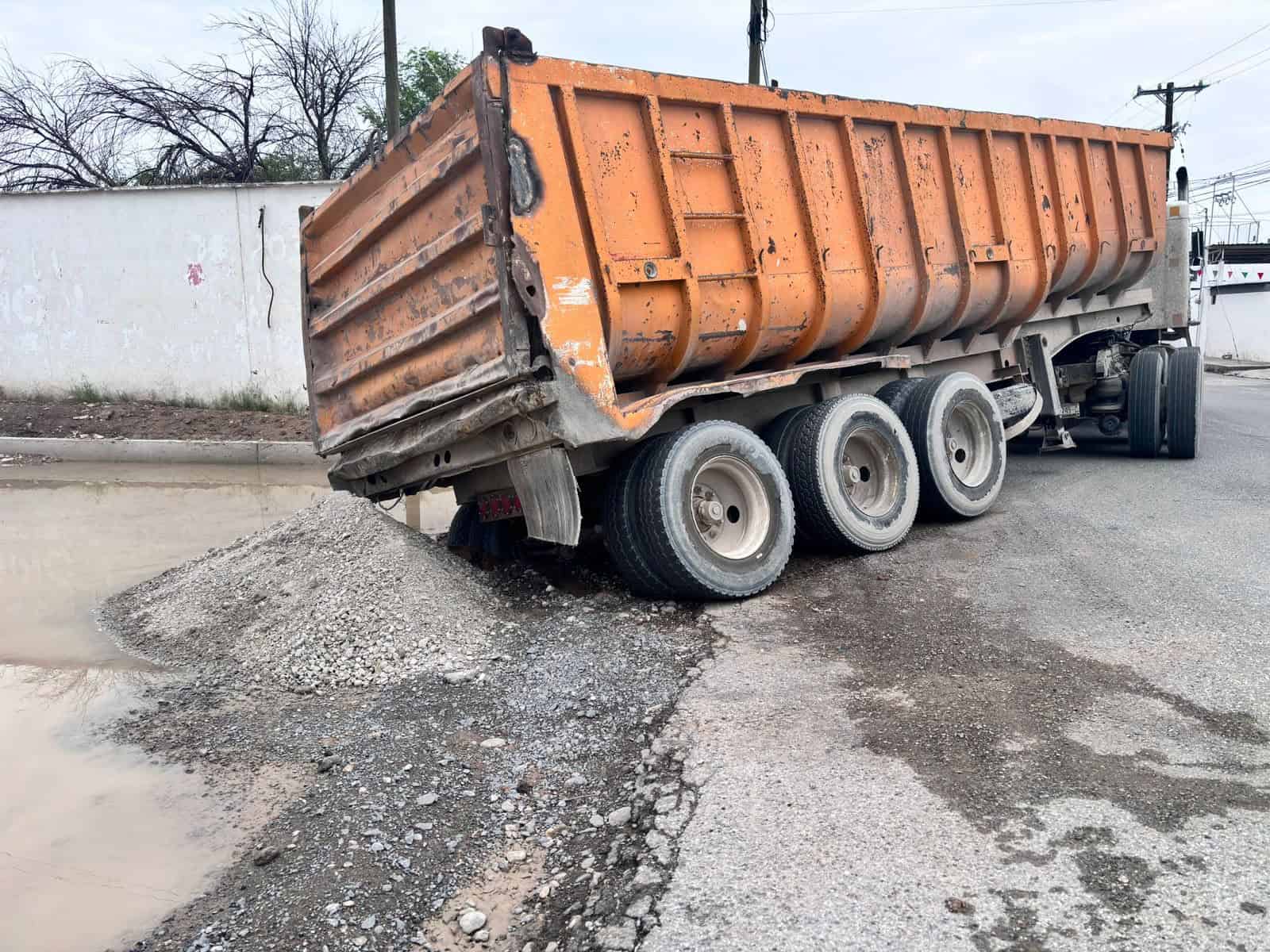 Tierra se traga tráiler