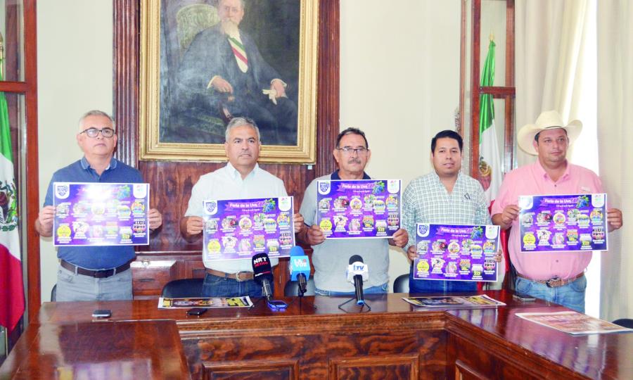 Presentan cartelera de la Feria de la Uva