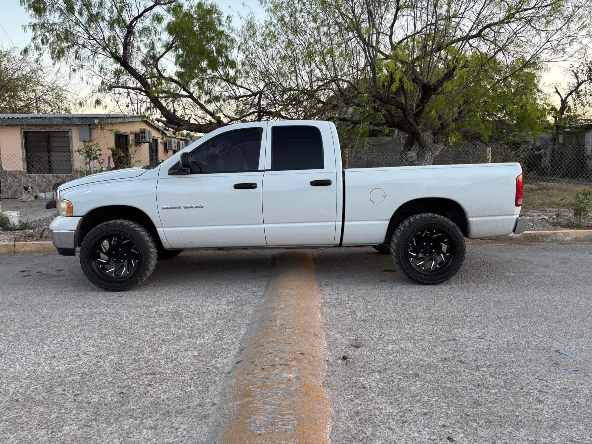 Roban camioneta en Valle Escondido; hay un detenido