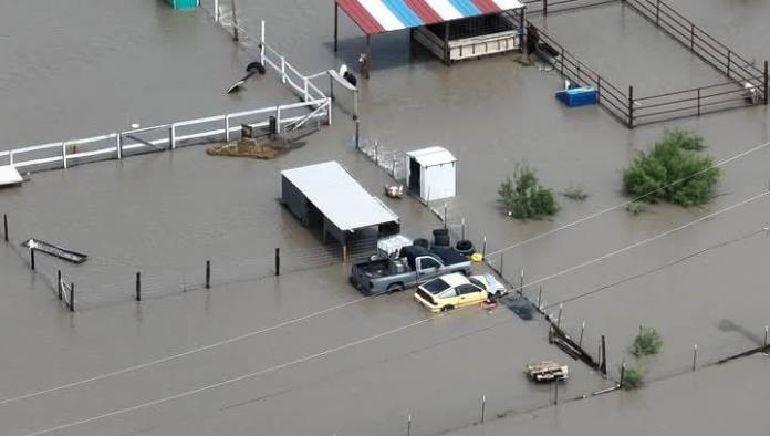Evacúan comunidades de Normandy y El Quemado por desbordamiento de arroyos