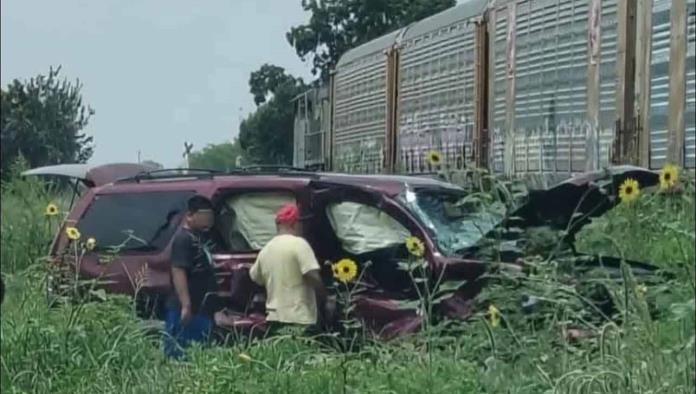 Menor intenta ganarle al tren y termina lesionado en Nava