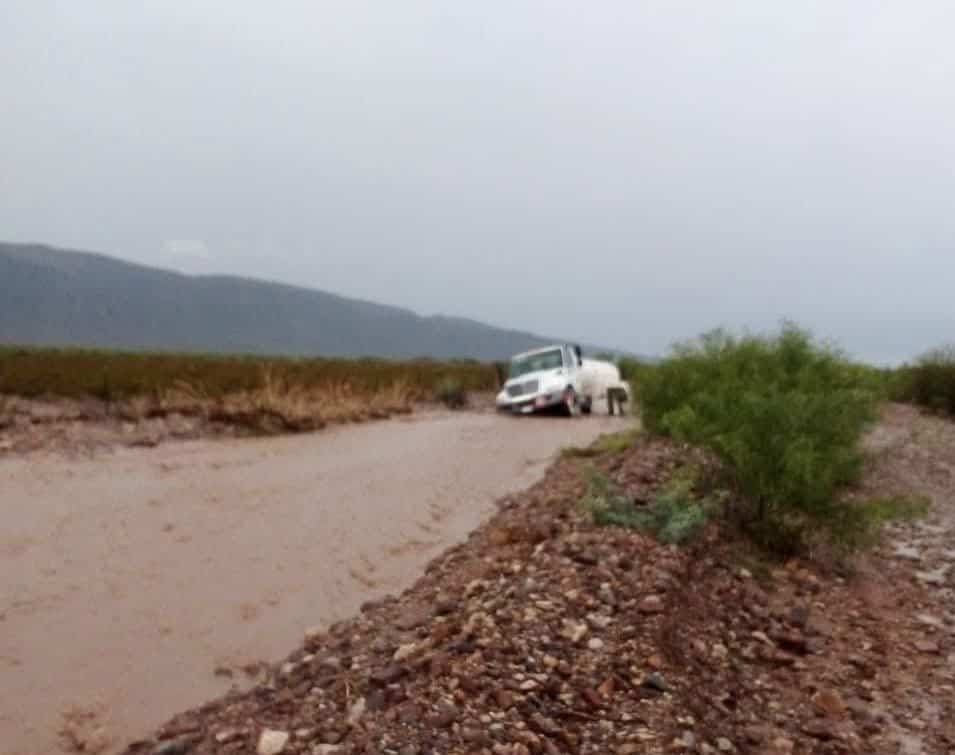 En Múzquiz cierran camino de terracería en "El Melón" por Lluvias Intensas