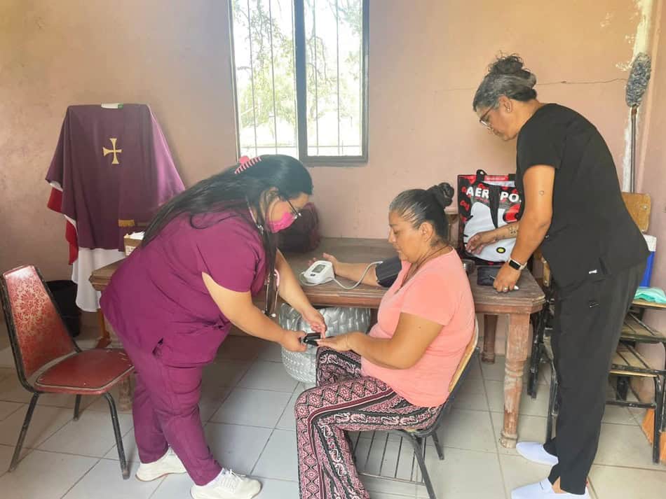 Llevan brigada médica al ejido El Porvenir
