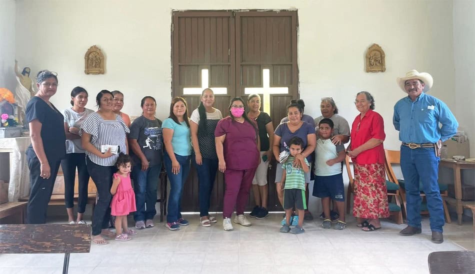 Llevan brigada médica al ejido El Porvenir