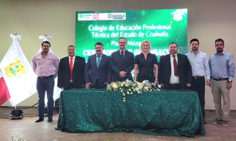 Amadrina Laura Jiménez a 149 alumnos del CONALEP en Múzquiz